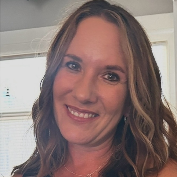 Meet your Posher, Jessica - Picture 1 of 4